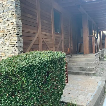 Katarino Mountain House Dağ evi Razlık